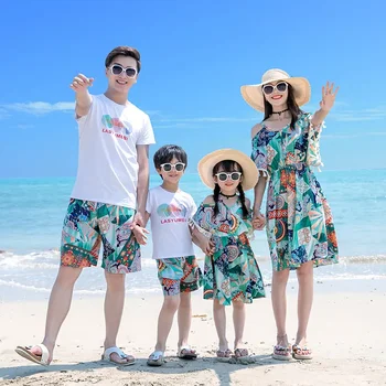 Одинаковые комплекты для семьи, Летние пляжные платья с открытыми плечами для мамы и дочки, Футболка и шорты для папы и сына, наряд для пары на море